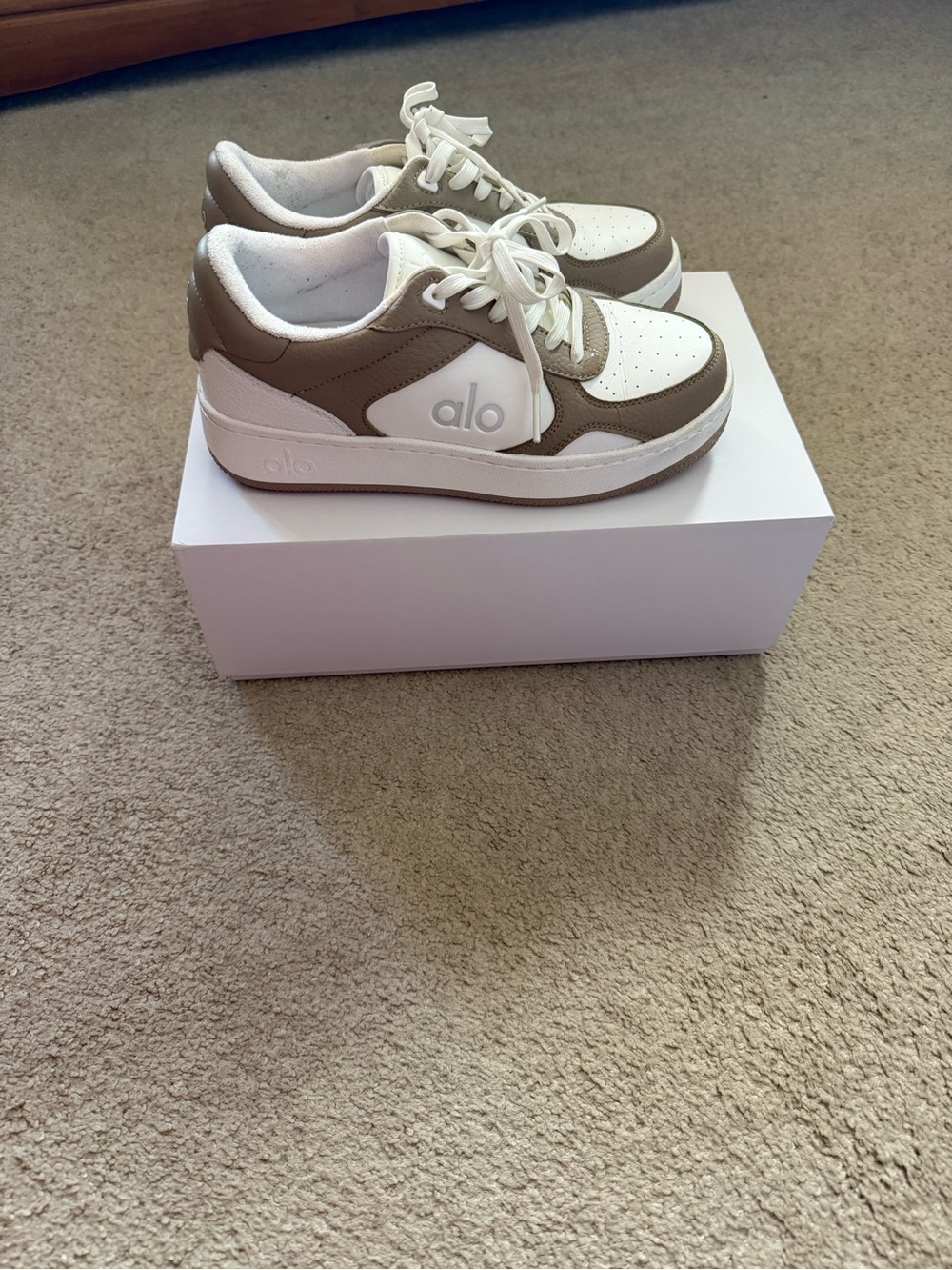 ALO Yoga White and Taupe Women's Lace-Up Sneakers 6.5Womens